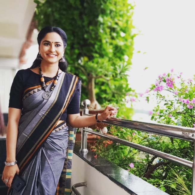 Zee Telugu Tv Anchor Kasi Annapurna In Black Saree Blouse